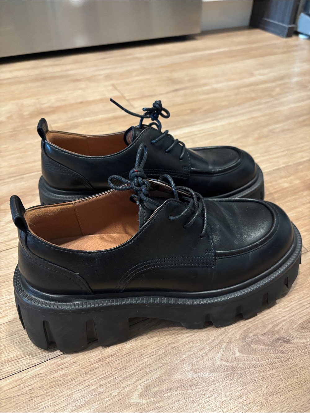 Women’s Black Leather Lace-Up Chunky Sole Shoes - Picture 3 of 6